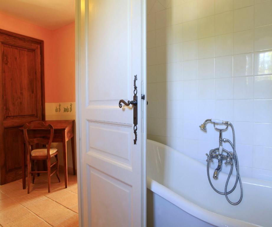 MAS DES FIGUES -très calme- Certifié Biologique FRBio10-Parc Naturel écologique vivant- piscine 12x6-Copieux brunch paysan méditerranéen du jardin cuisine maison huile d'olive-Agritourisme-Alpilles-Saint Rémy de Provence- du 30 avril au 20 septembre 2026- - 1