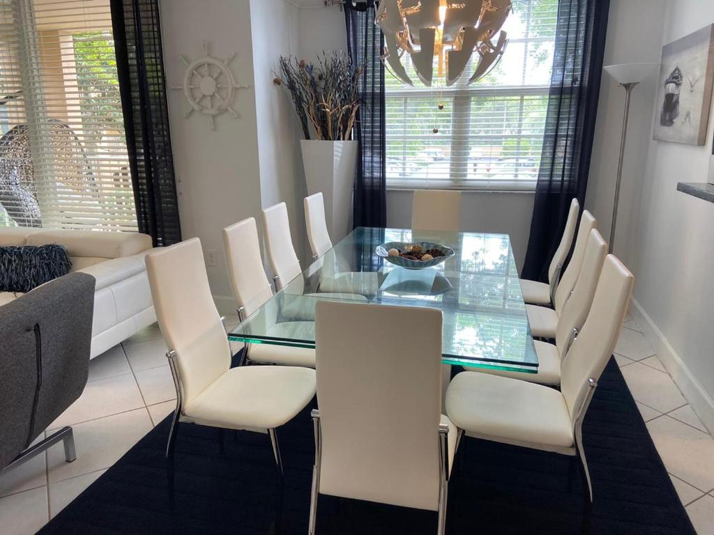 Posezení v ubytování The Nautical! Amazing 3Bed 2Bath Apartment at Aventura Yacht Club