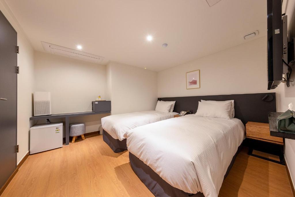 Postel nebo postele na pokoji v ubytování Hotel Firststay Myeongdong