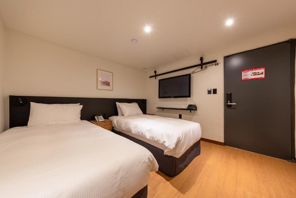 Postel nebo postele na pokoji v ubytování Hotel Firststay Myeongdong