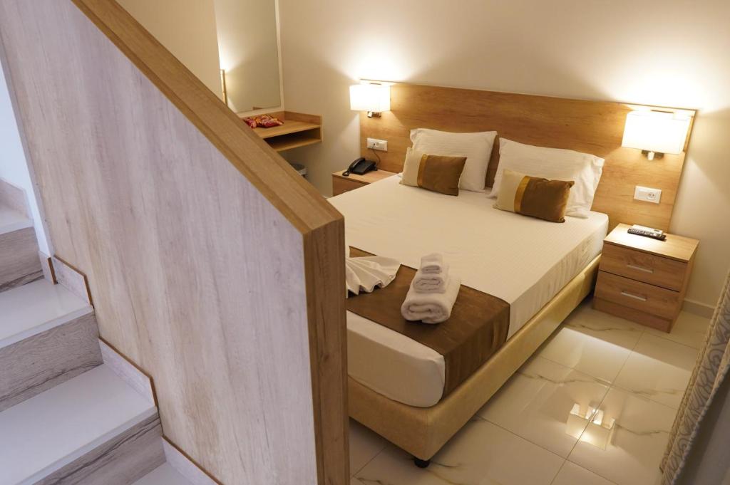 Łóżko lub łóżka w pokoju w obiekcie Marvel Deluxe Rooms