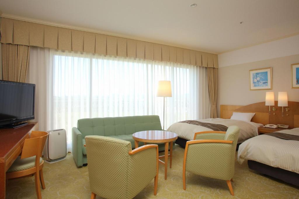 TV a/nebo společenská místnost v ubytování The Celecton Premier Kobe Sanda Hotel