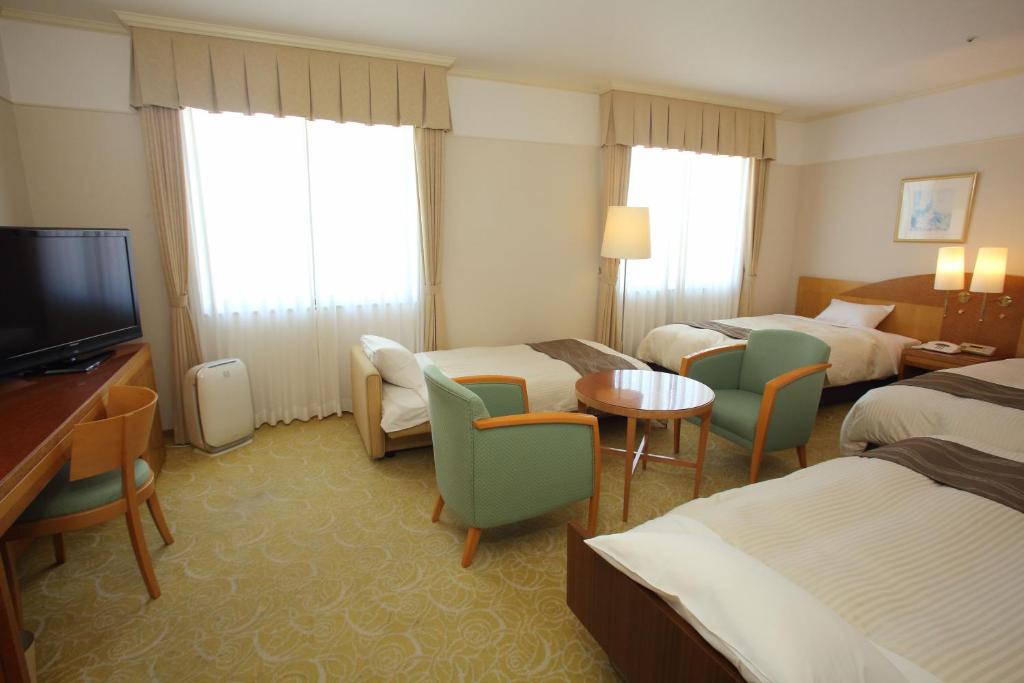 TV a/nebo společenská místnost v ubytování The Celecton Premier Kobe Sanda Hotel