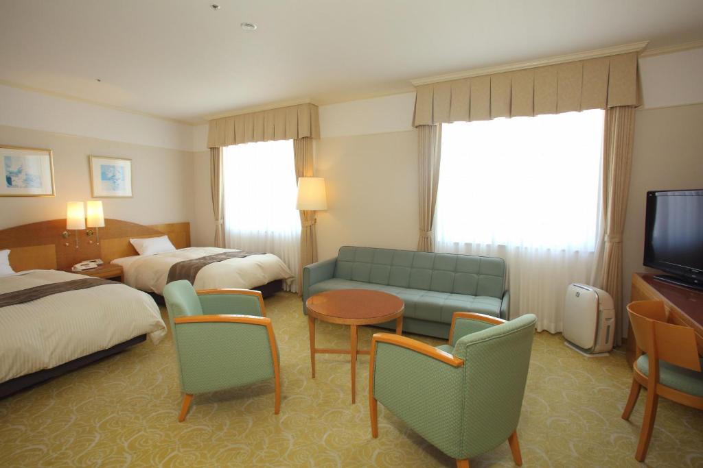 TV a/nebo společenská místnost v ubytování The Celecton Premier Kobe Sanda Hotel