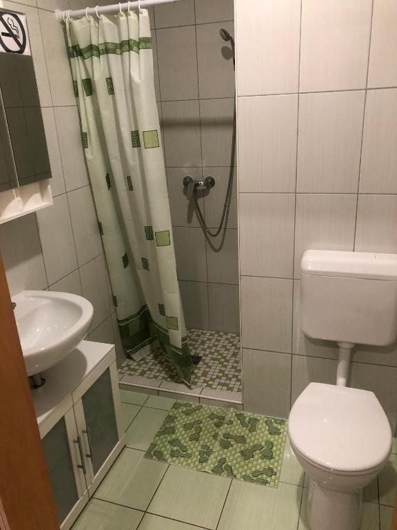 Balaton Panzió - Triple Room With Bathroom