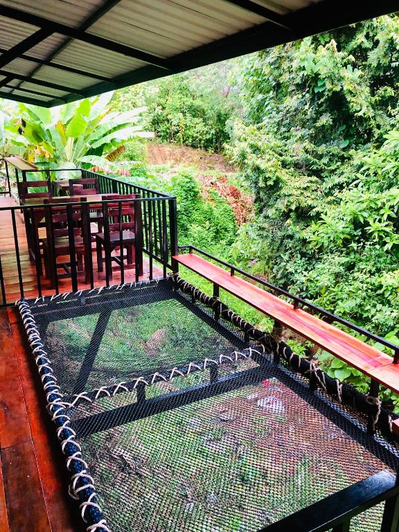 Zahrada ubytování Siam Lanta Resort - SHA Extra Plus