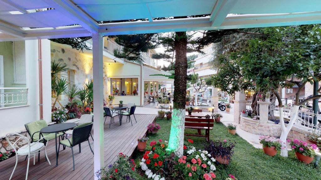 Vonkajšia záhrada v ubytovaní Hotel Maistrali