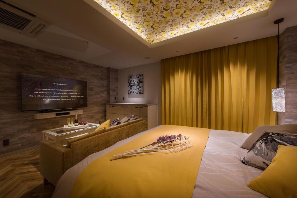 Postel nebo postele na pokoji v ubytování HOTEL ZEN HIRANO (Adult Only)