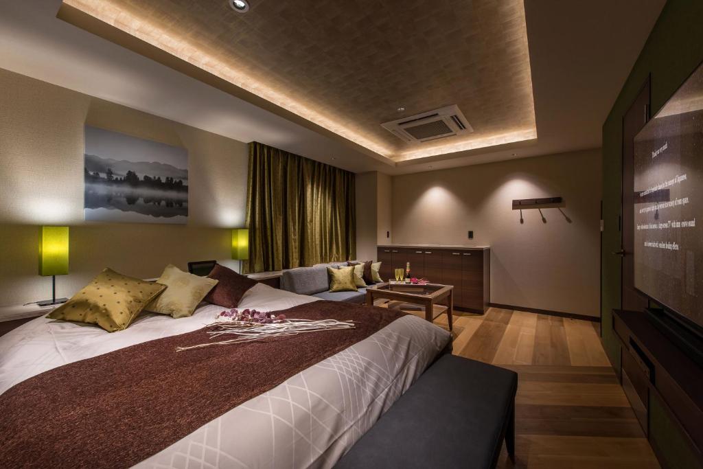 Postel nebo postele na pokoji v ubytování HOTEL ZEN HIRANO (Adult Only)