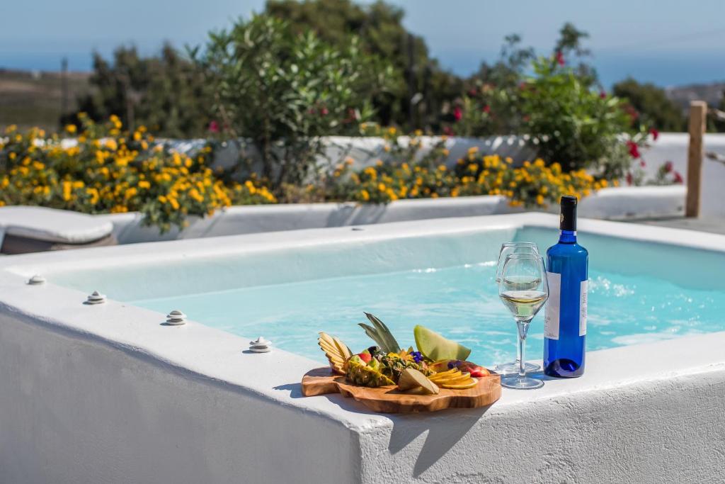 Bazén v ubytování Majestic Sky Luxury Suites nebo v jeho okolí