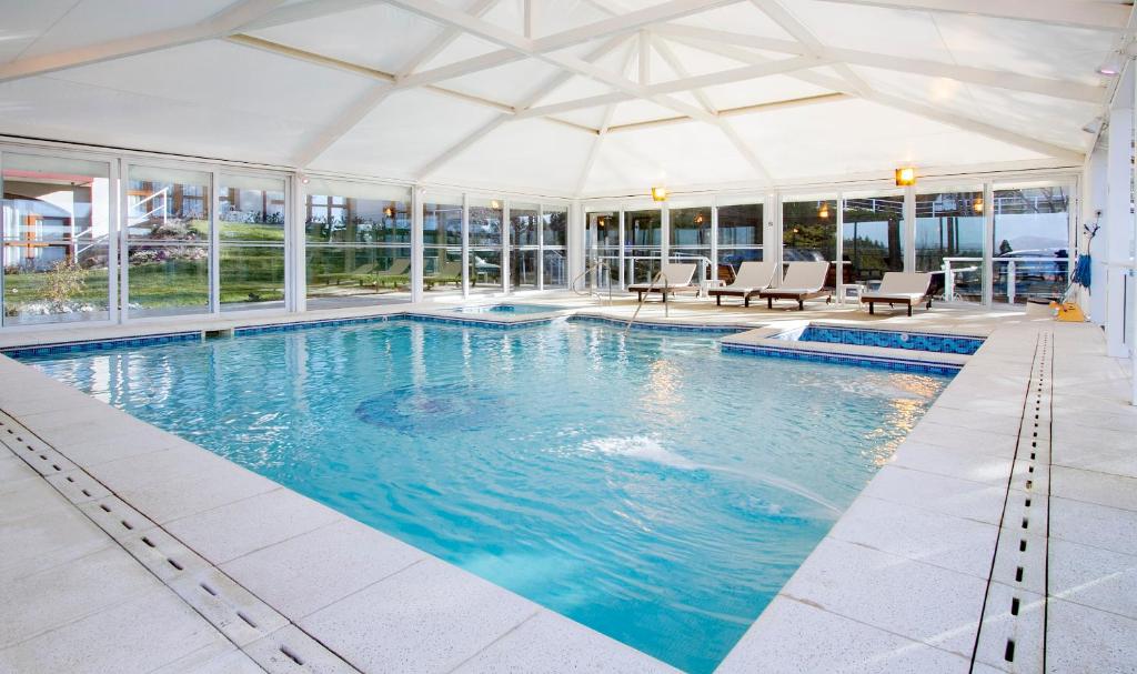 Bazén v ubytování Monasterio Hotel Boutique nebo v jeho okolí