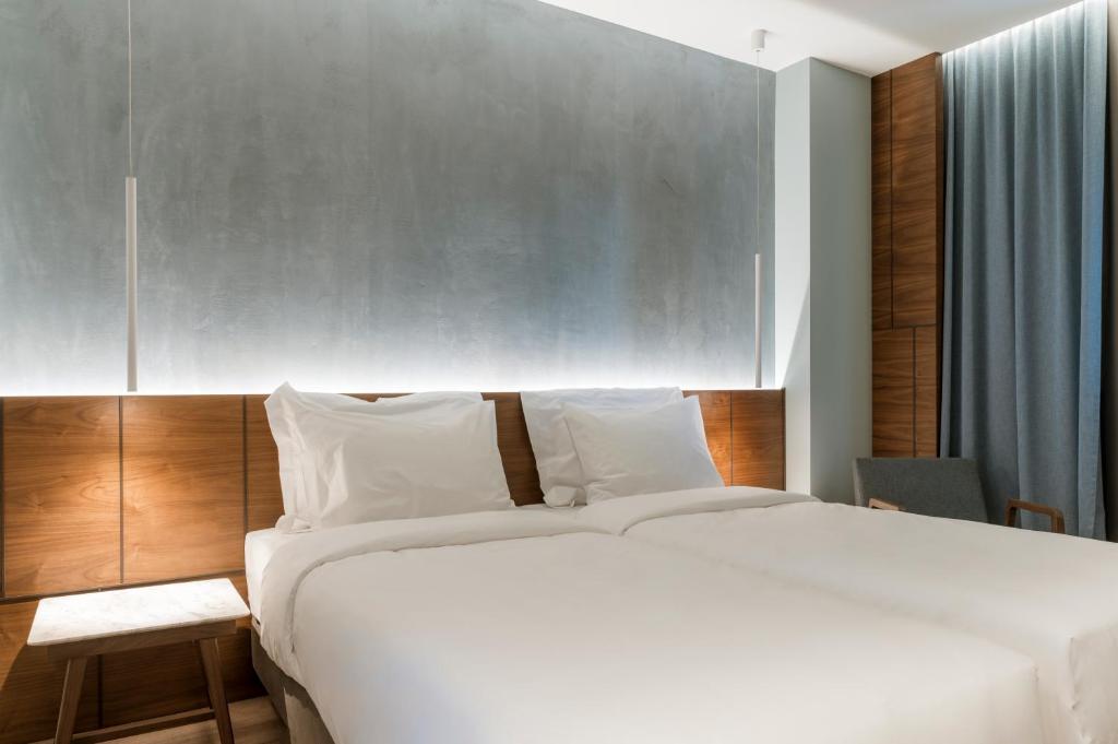 Postel nebo postele na pokoji v ubytování Aya Hotel
