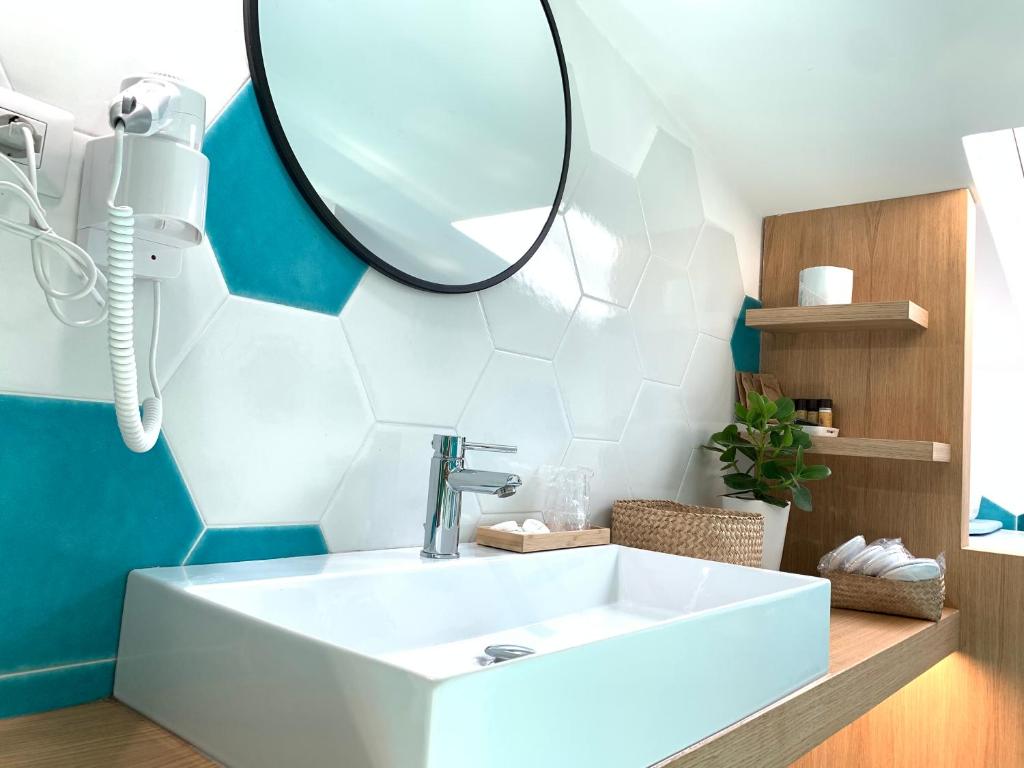 Łazienka w obiekcie Edri beach house - Villa con piscina