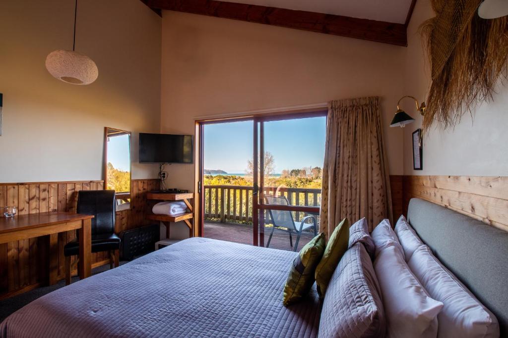 Postel nebo postele na pokoji v ubytování Ocean View Chalets