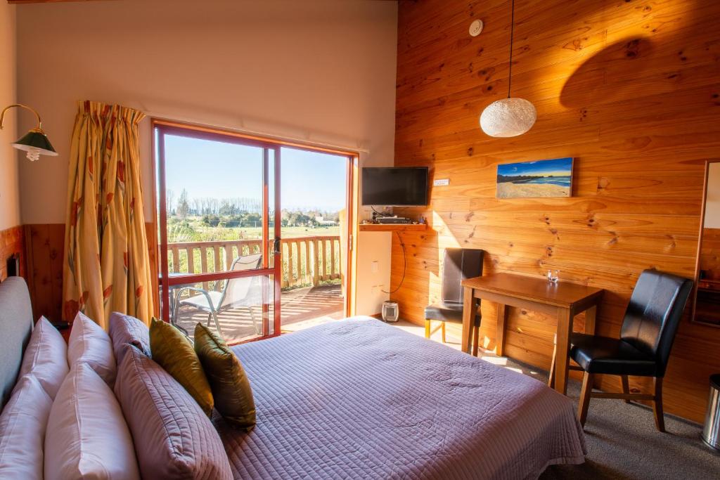 Postel nebo postele na pokoji v ubytování Ocean View Chalets