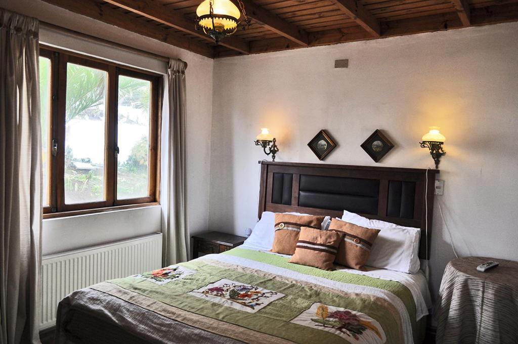 Una cama o camas en una habitación de Hosteria Iloca