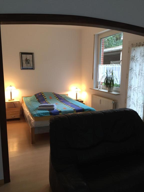 a bedroom with a bed and a window at Ponnies Haus in Surwold