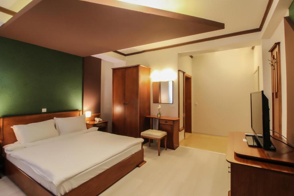 Postel nebo postele na pokoji v ubytování Hotel Aleksandrija