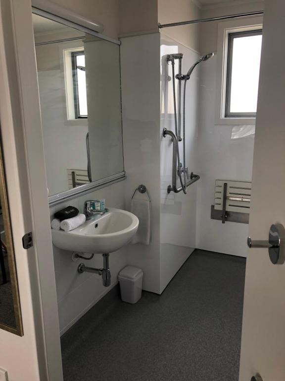 Ambassador Motor Inn - Resim 17