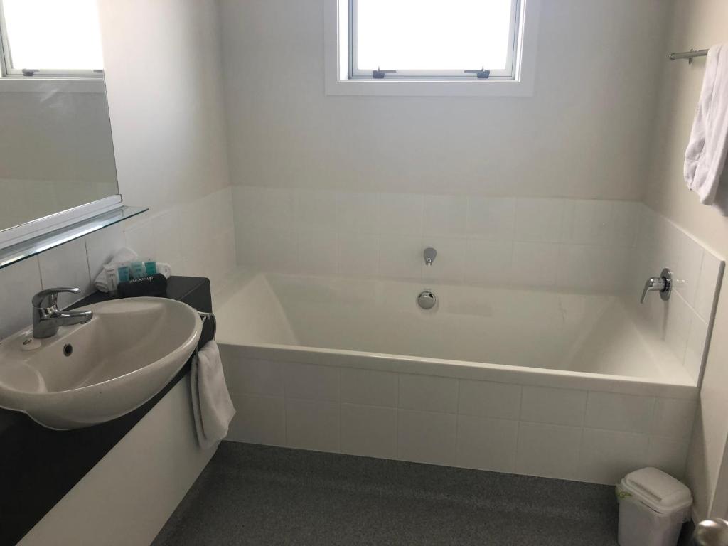 Ambassador Motor Inn - Resim 16