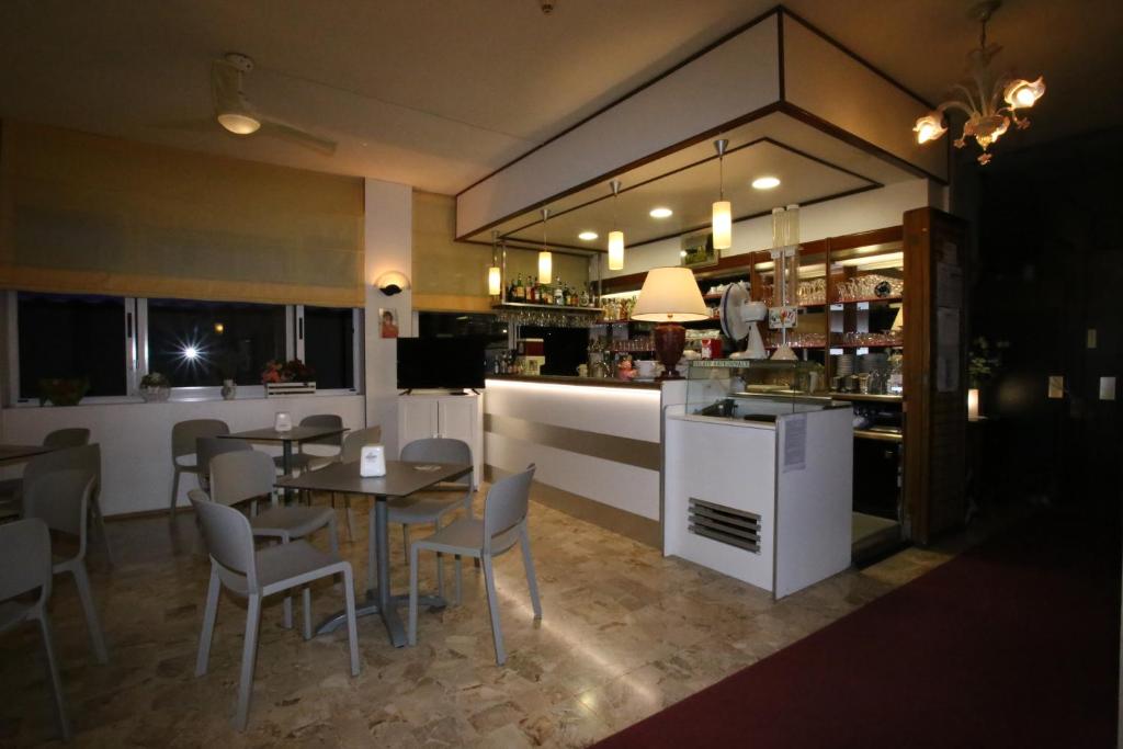 Lounge nebo bar v ubytování Hotel Roby