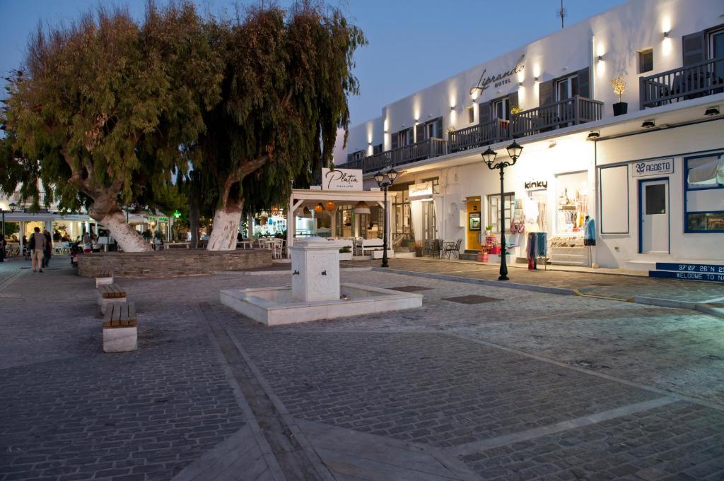 a street in a city with buildings and trees at Liprando in Naousa