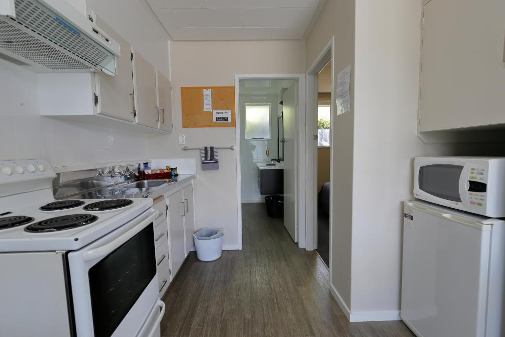 Kuchyň nebo kuchyňský kout v ubytování Aden Motel