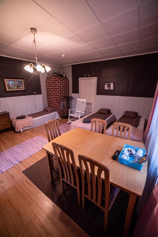 Posezení v ubytování Arctic Guesthouse & Igloos
