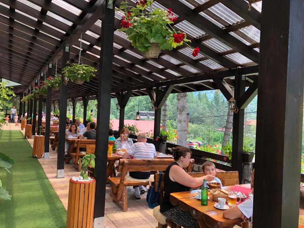 Hanul Izvorul Rece Sinaia - Resim 5