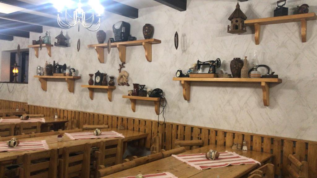 Hanul Izvorul Rece Sinaia - Resim 39