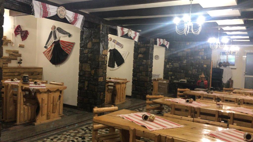 Hanul Izvorul Rece Sinaia - Resim 41