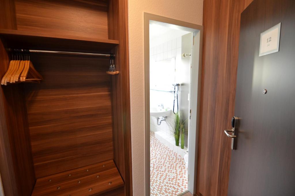 Neu Heidelberg - Guesthouse & Apartments - Resim 8