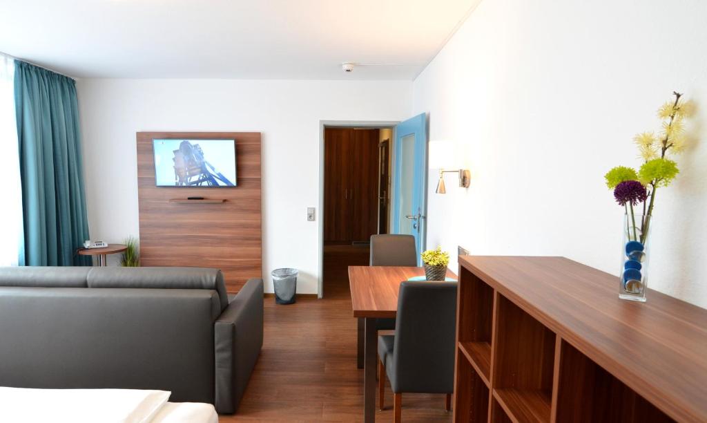 Neu Heidelberg - Guesthouse & Apartments - Resim 16