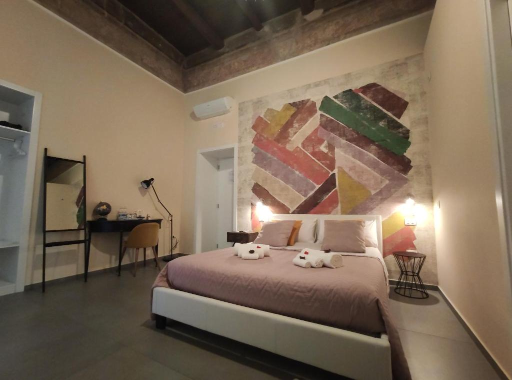 a bedroom with a bed and a desk at L'arco e il vico in Naples