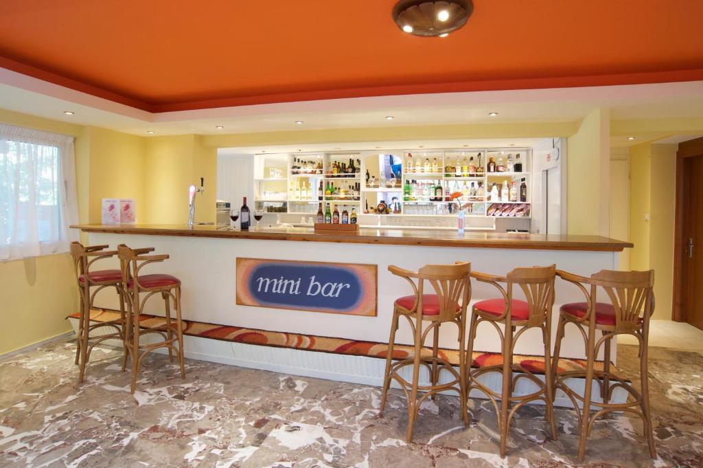 Lounge nebo bar v ubytování Lorenzo Hotel