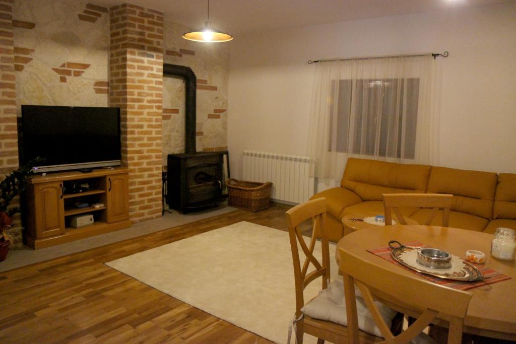 TV a/nebo společenská místnost v ubytování Mountain house Vilina rosa