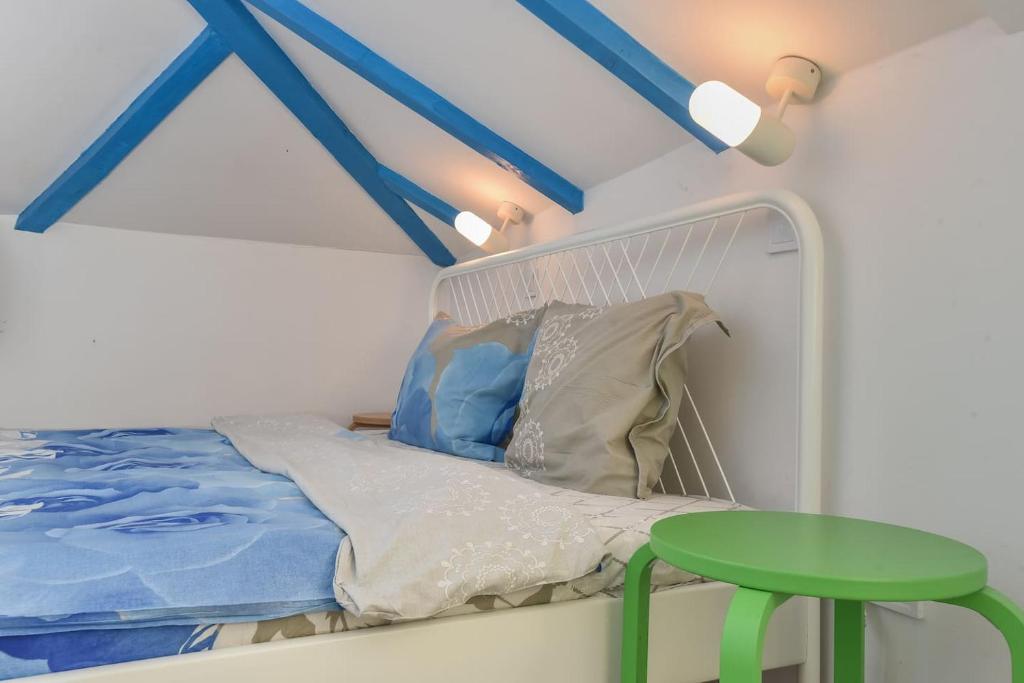The Ivy House - A Cozy Attic near the City Center