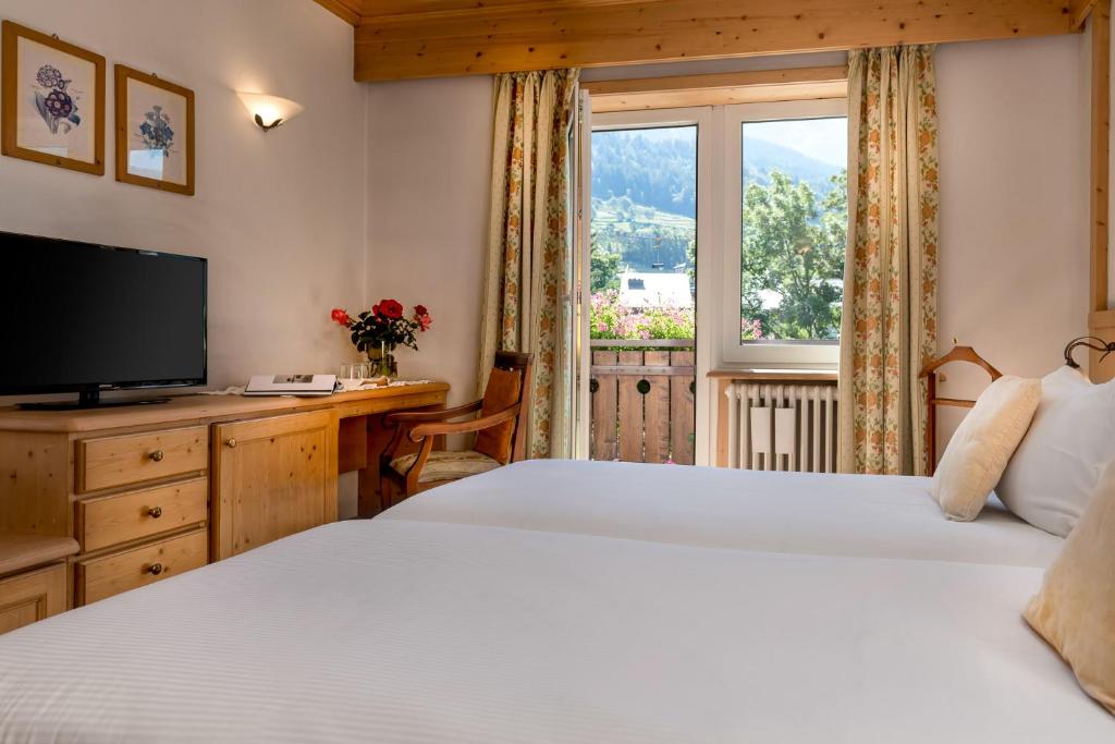 Postel nebo postele na pokoji v ubytování Hotel Baita Dei Pini