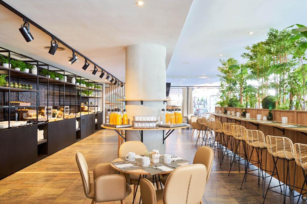 Un restaurante o sitio para comer en Eurostars Málaga