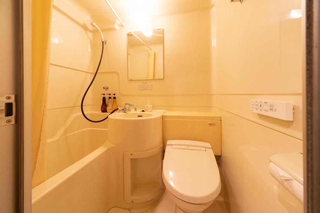Kagura White Horse Inn - Driepersoonskamer Met Eigen Badkamer En Toilet