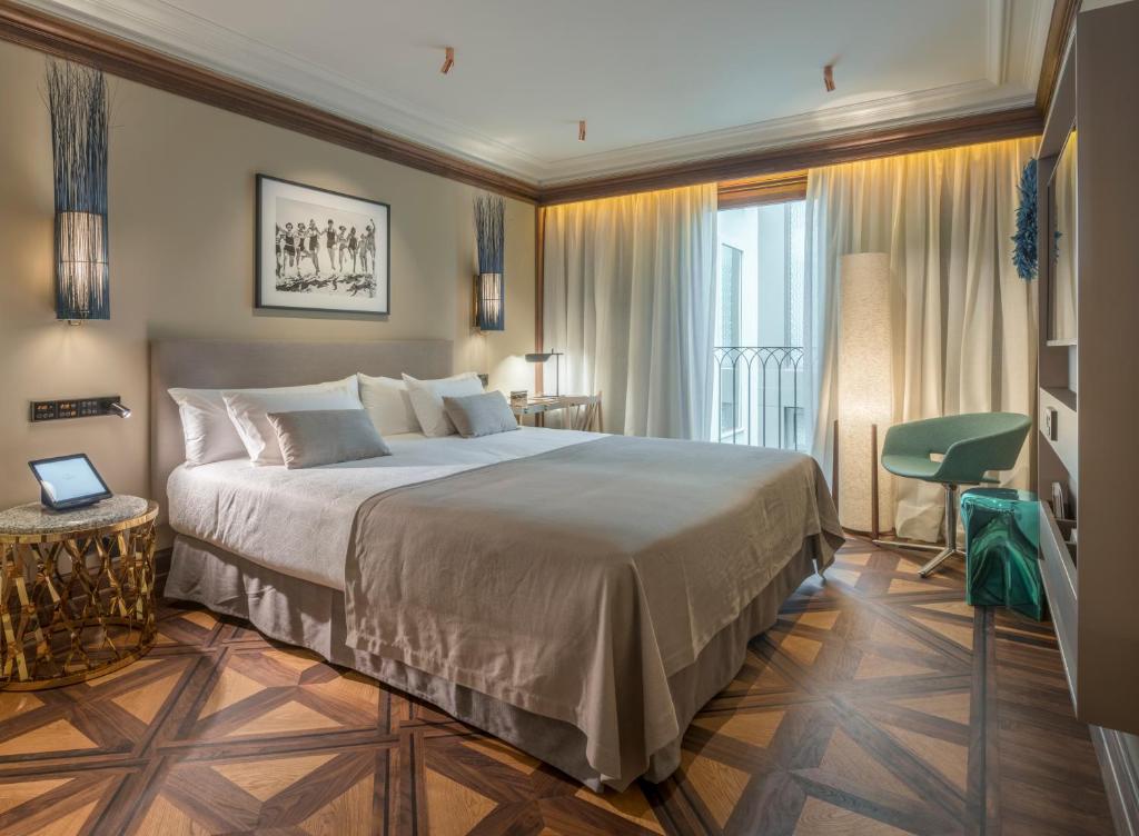 
Double Room with Patio View 
