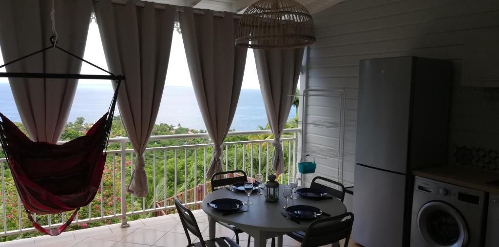 Kuchyň nebo kuchyňský kout v ubytování GITE REVE CARAIBES LE PETIT HAVRE