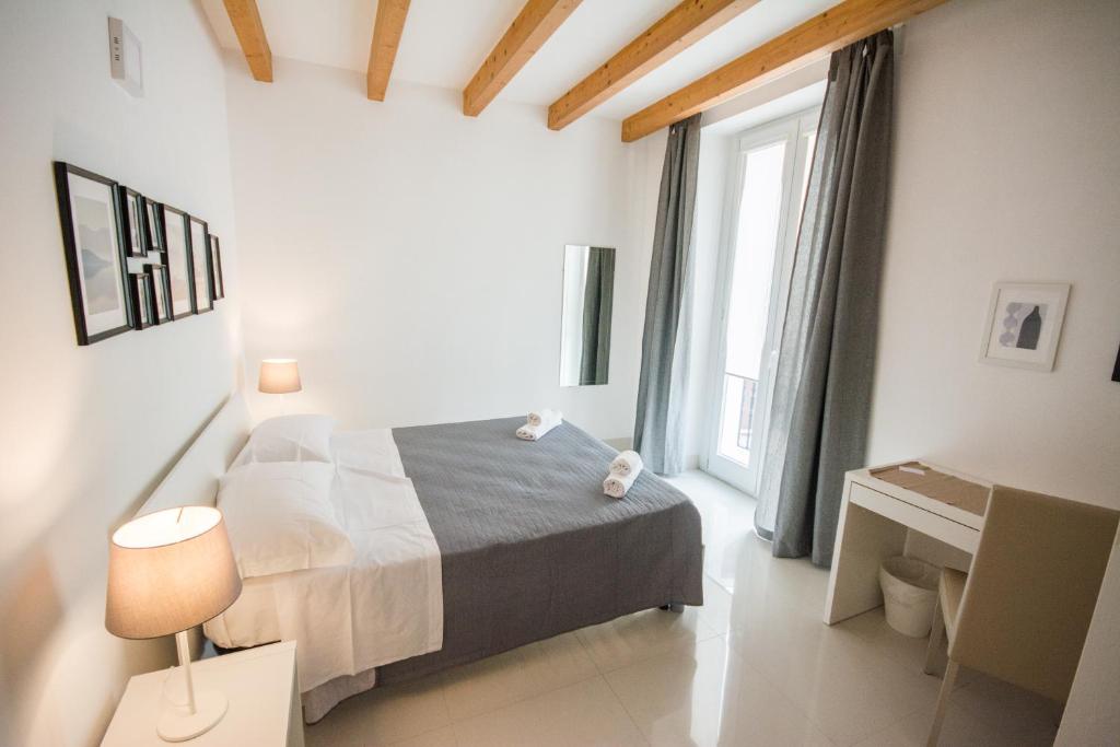 Łóżko lub łóżka w pokoju w obiekcie Palazzo di Fazio Suites