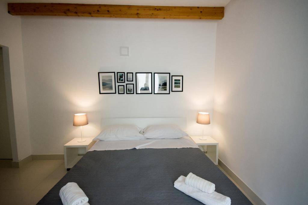 Łóżko lub łóżka w pokoju w obiekcie Palazzo di Fazio Suites