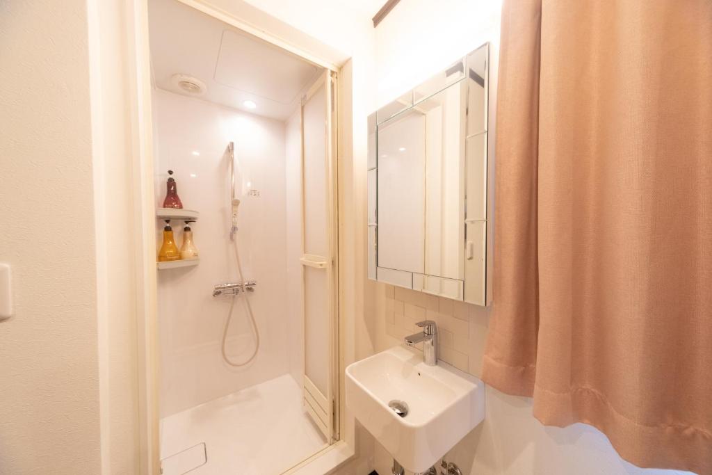 Kagura White Horse Inn - Quarto Duplo Renovado Com Chuveiro Privado E WC