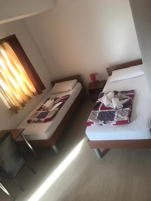 Pansion Alfa - Chambre Lits Jumeaux Confort Avec Balcon