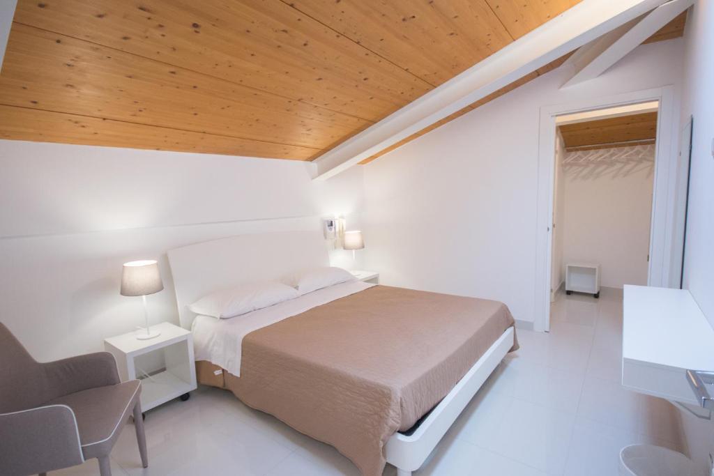 Łóżko lub łóżka w pokoju w obiekcie Palazzo di Fazio Suites