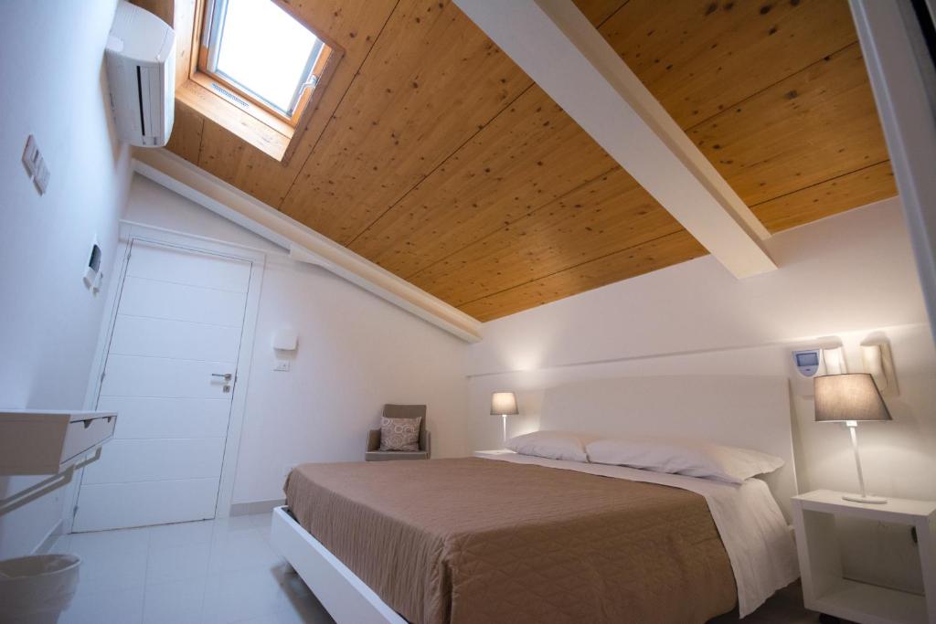 Łóżko lub łóżka w pokoju w obiekcie Palazzo di Fazio Suites