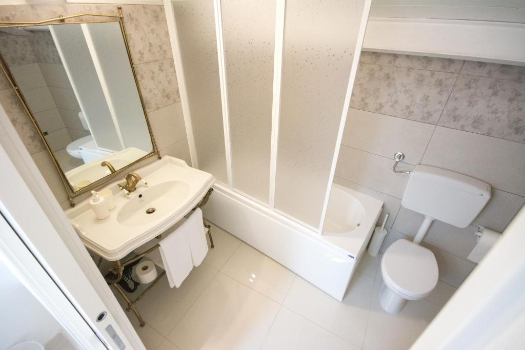 Łazienka w obiekcie Palazzo di Fazio Suites