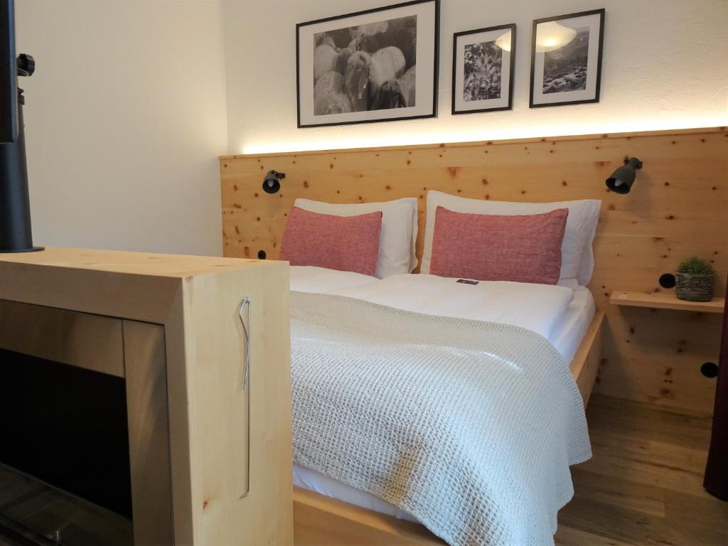Postel nebo postele na pokoji v ubytování Schorta's Alvetern - Boutique Hotel & Restaurant